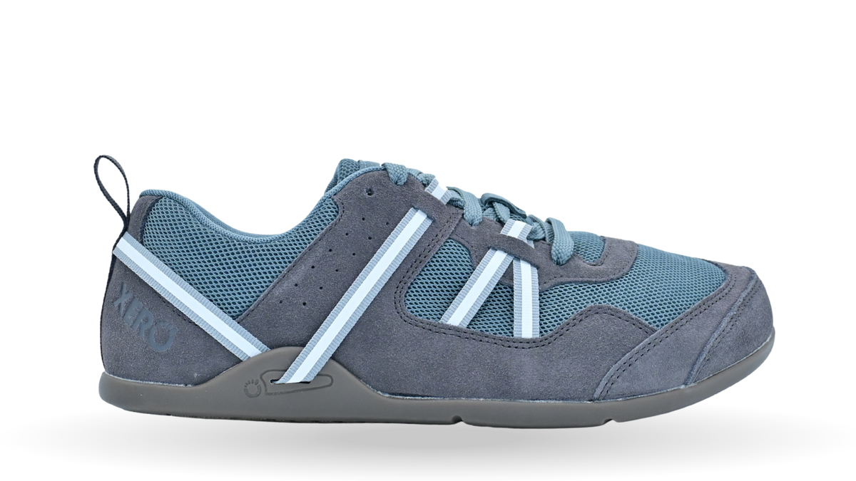 Barfußschuh für Erwachsene mit Schnürung, breiter Zehenbox und dünner Sohle, Seitenansicht außen