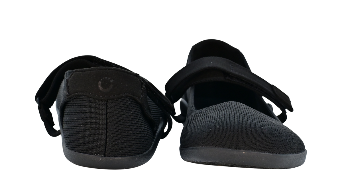 Barfußschuh, geschlossene Zehen und geschlossener Fersenbereich, Spannriemen mit Klettverschluss, flexible Sohle, Rück- und Vorderansicht, Paar