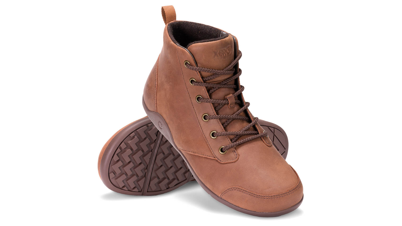 Barfußstiefel mit Schnürung, breite Zehenbox, flexible Sohle, geschlossener Schaft, geschlossener Fersenbereich, schräge Vorderansicht und Ansicht von unten