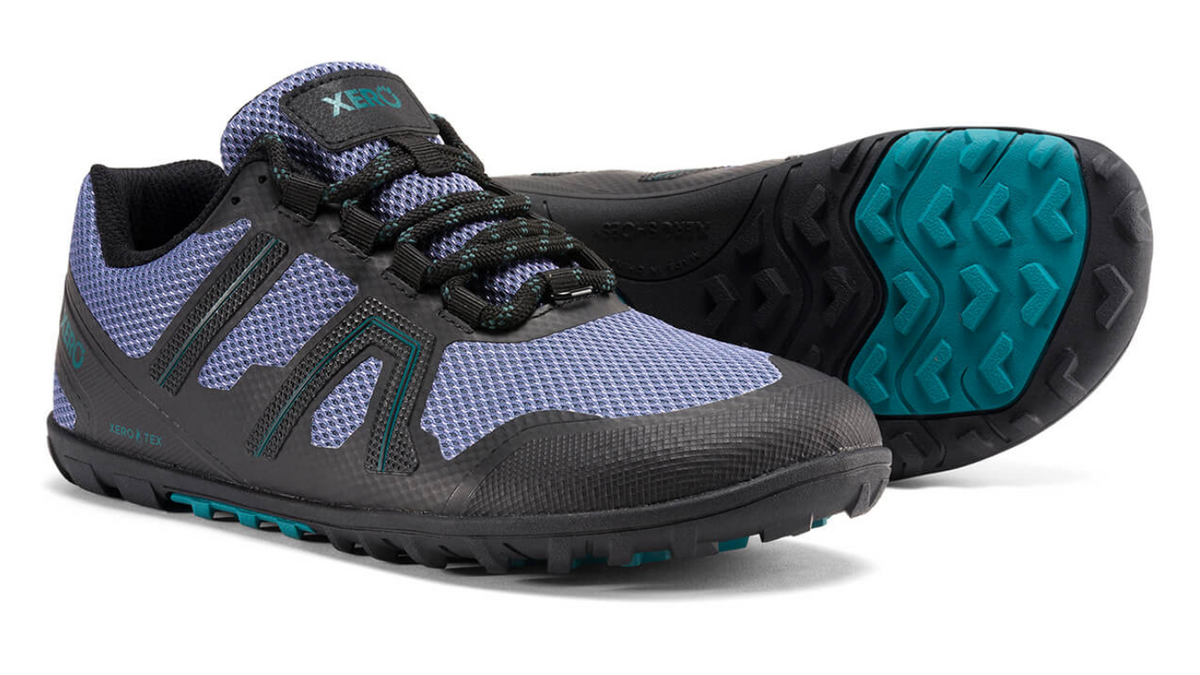 Barfußschuh mit Schnürung, breite Zehenbox, flexible Sohle, geschlossener Fersenbereich, schräge Vorderansicht und Ansicht von unten