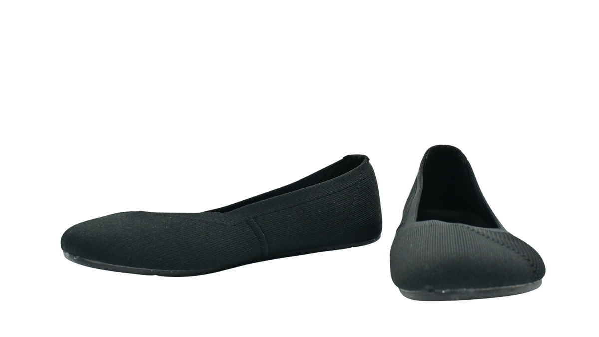 Barfußballerinas für Damen als Paar mit breiter Zehenbox und geschlossenen Zehen, schräge Vorderansicht