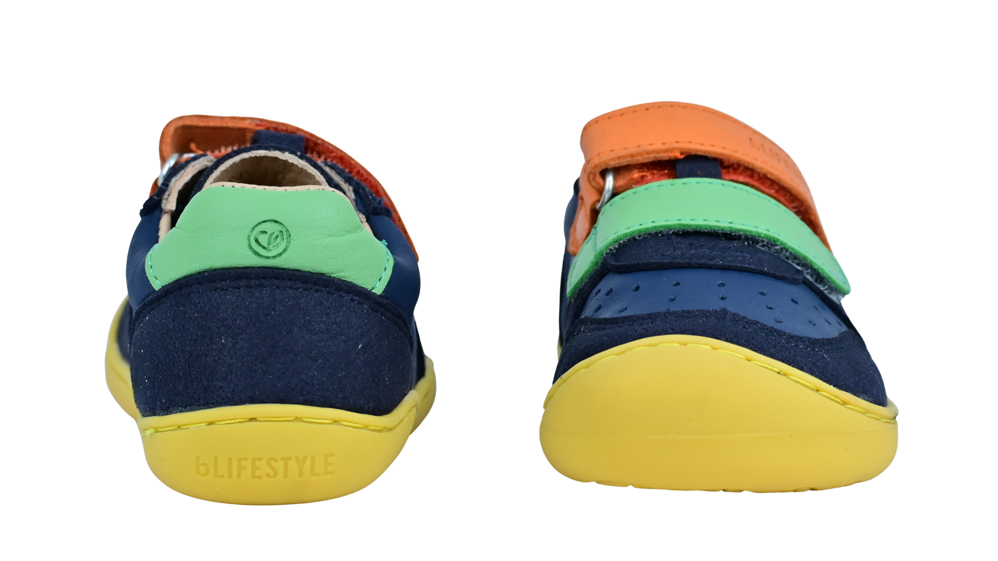 Barfußschuhe als Paar mit zwei Klettverschlüssen, breite Zehenbox, Rückansicht