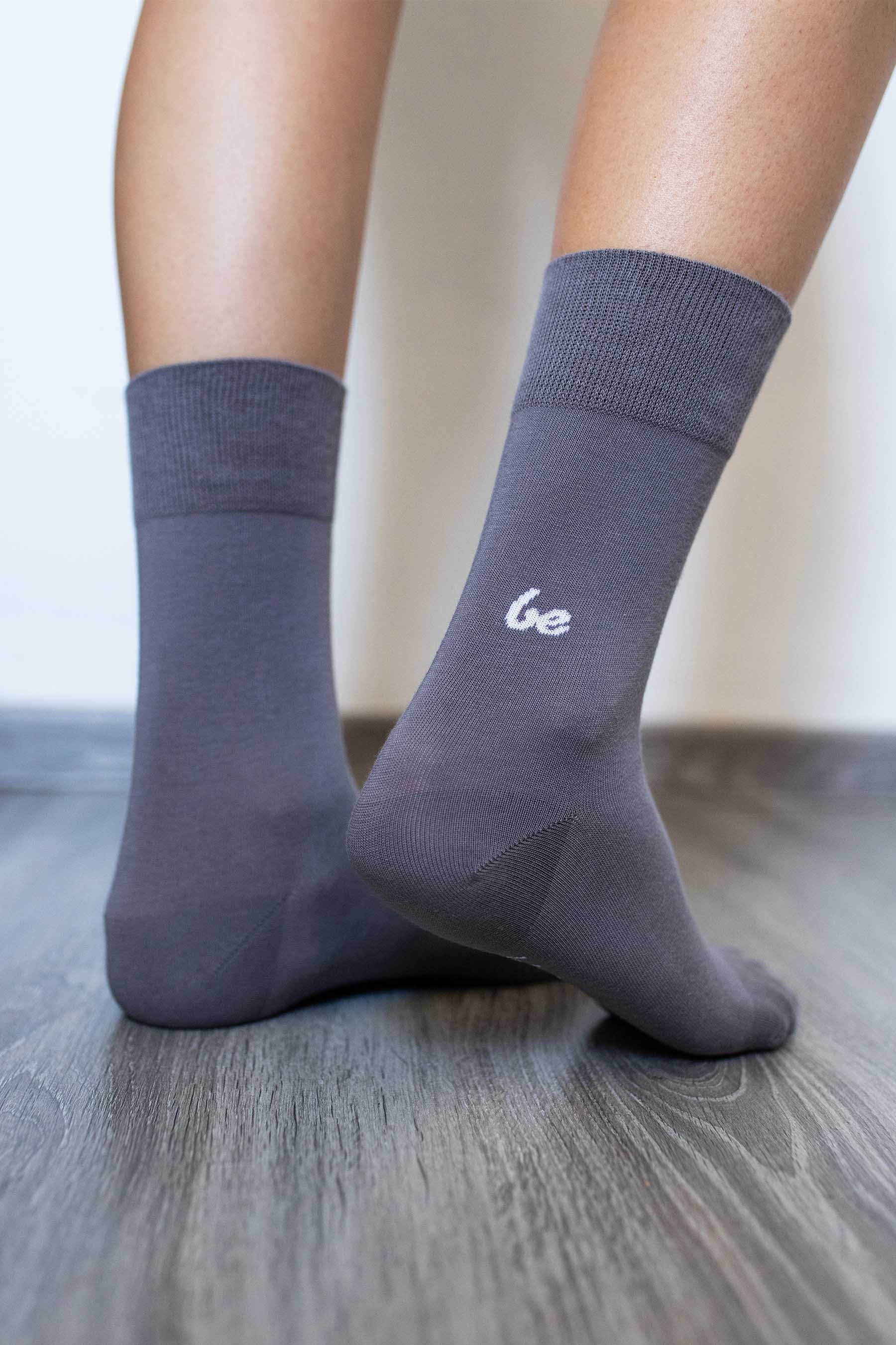 Socke für Erwachsene als Paar, enganliegend, geschlossener Zehenbereich, geschlossener Fersenbereich, schräge Hinteransicht
