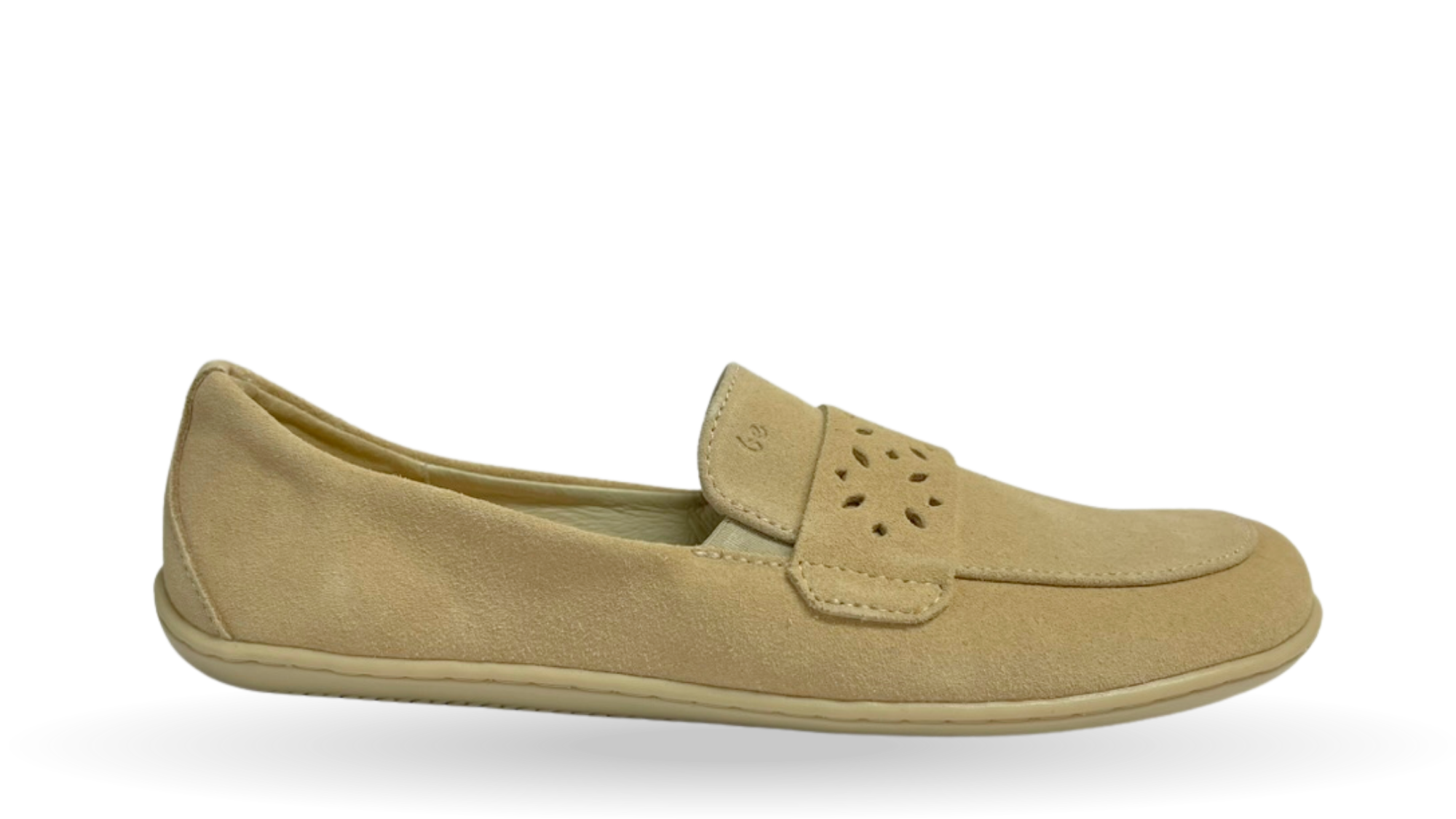 Mokassin-Barfußschuh mit verziertem Riemen, breiter Zehenbox und geschlossener Zehenpartie in Seitenansicht außen