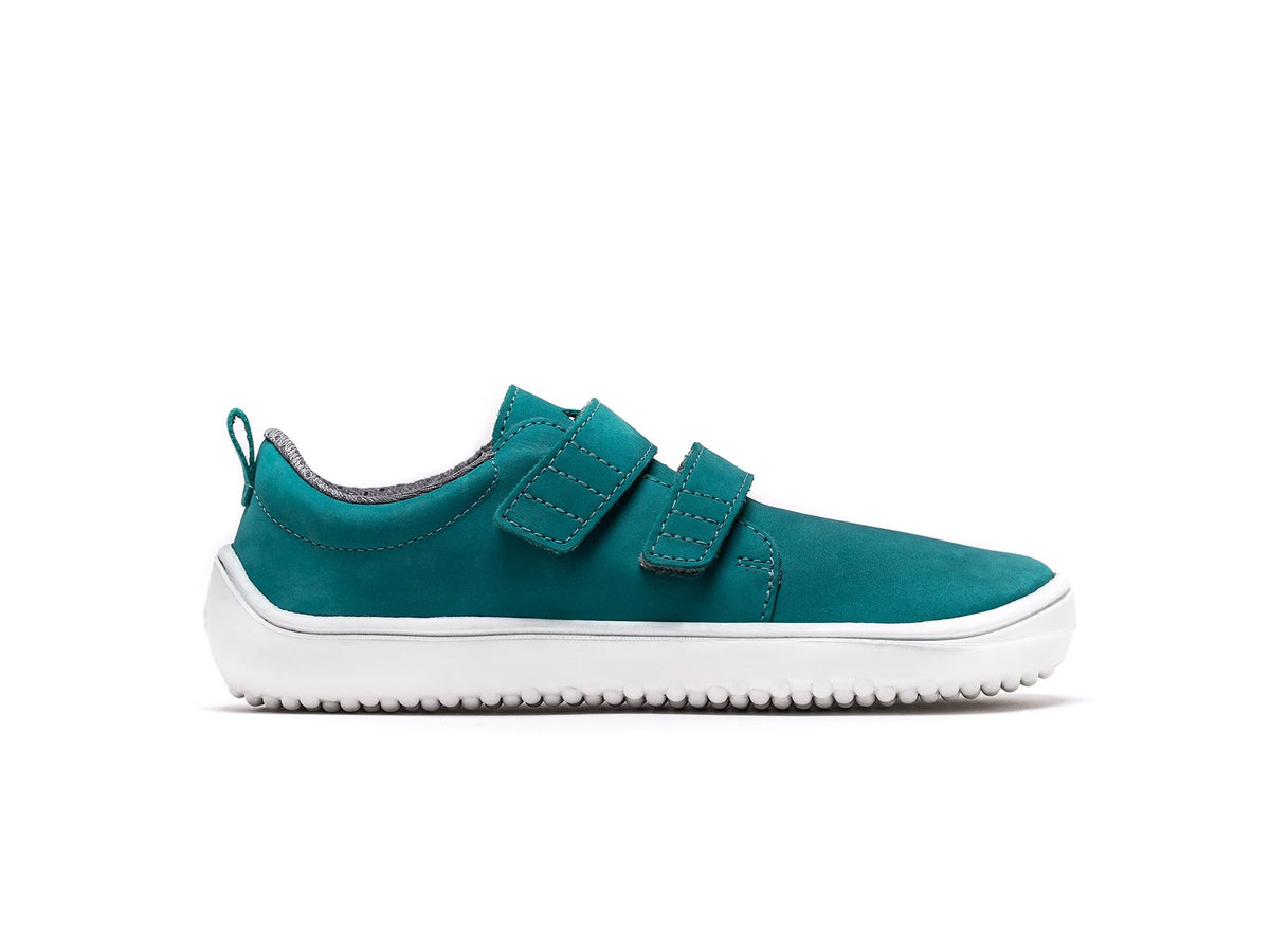 Barfußschuh für Kinder mit Klettverschluss, geschlossener Zehenbereich, geschlossener Fersenbereich, flexible Sohle, Seitenansicht außen