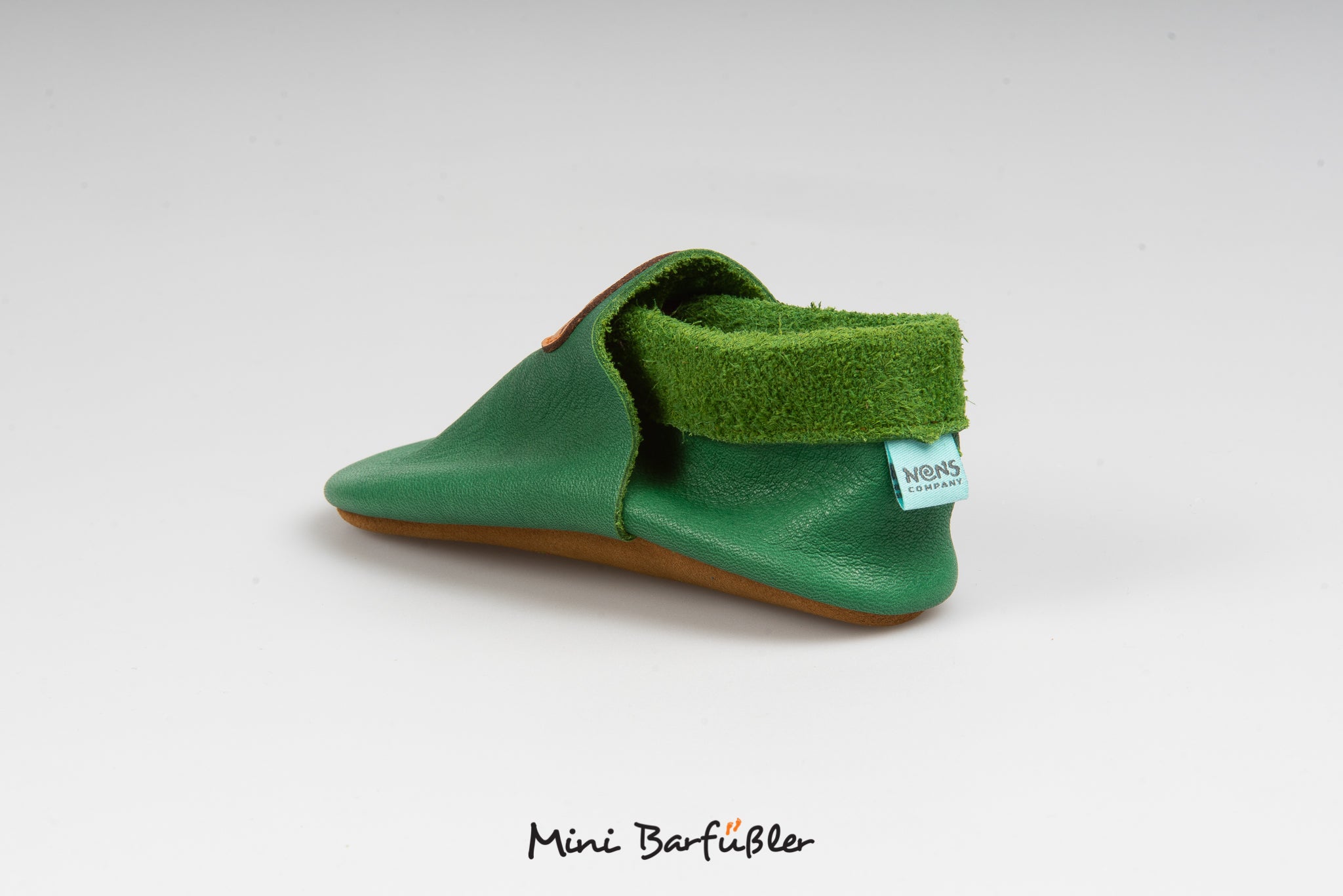 Barfußhausschuh für Kinder mit geschlossener Zehenbox und geschlossenem Fersenbereich, elastischer Einstieg ohne Verschluss, flexible Sohle, Rückansicht