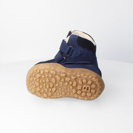 Barfußwinterstiefel für Kinder mit flexibler Sohle und strukturiertem Sohlenprofil, Ansicht von unten.