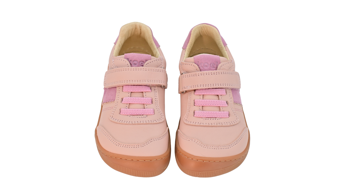 Barfußschuh für Kinder, geschlossene Zehenpartie, geschlossener Fersenbereich, Schnürung, Klettverschluss, seitliche Streifen, flache Sohle, Draufsicht als Paar