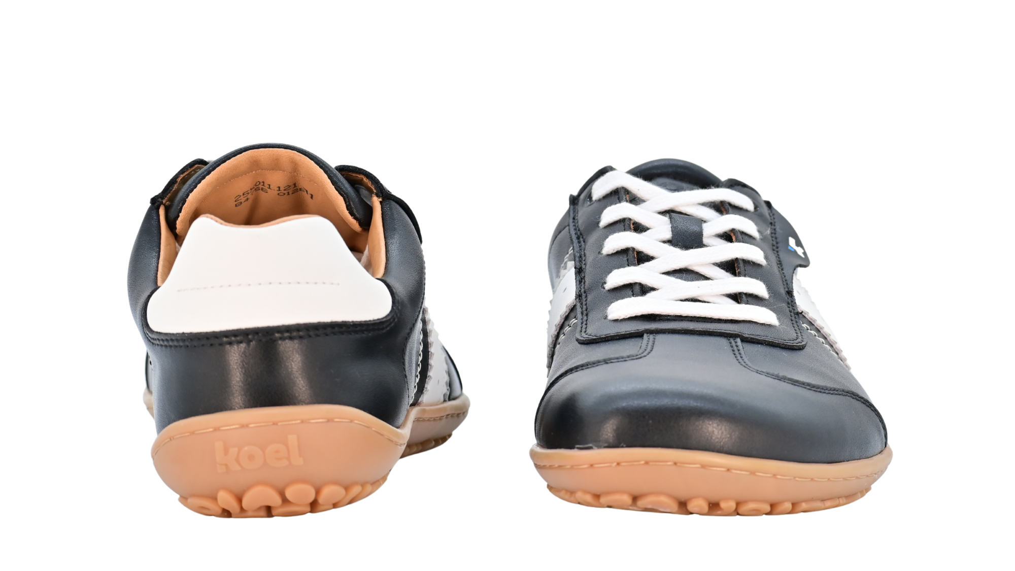 Barfußschuh für Erwachsene, geschlossene Zehenpartie, geschlossener Fersenbereich, Schnürung, seitlicher Streifen mit Perforation, flache Sohle, Rück- und Vorderansicht, Paar