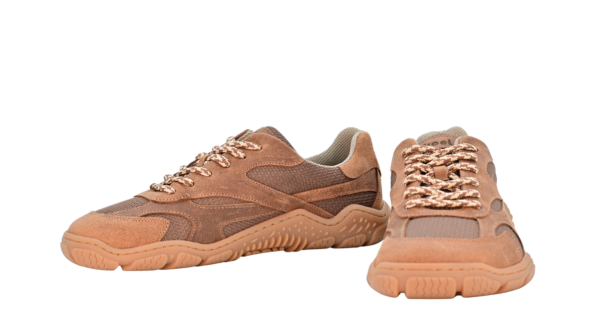 Barfußschuh für Erwachsene, geschlossene Zehenpartie, geschlossener Fersenbereich, Schnürung, textile Einsätze im Seitenbereich, profilierte Sohle, Seiten- und Vorderansicht, Paar