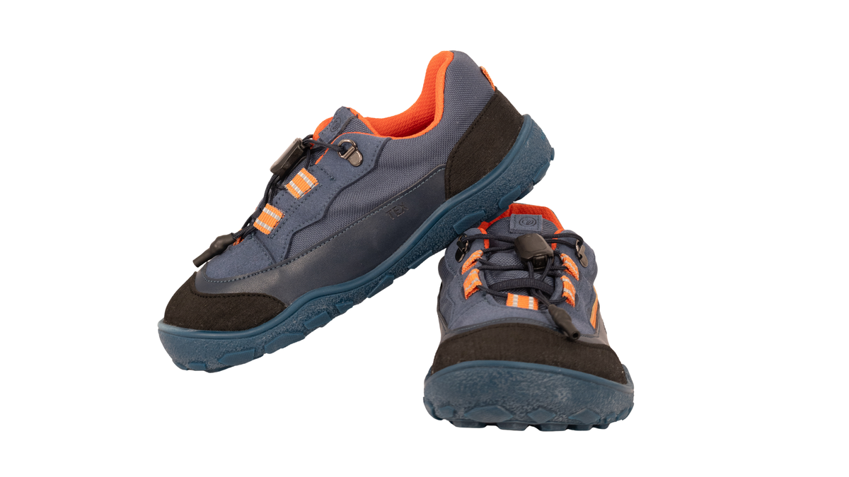 Barfußschuhe als Paar mit Schnellverschluss, breite Zehenbox, schräge Vorderansicht