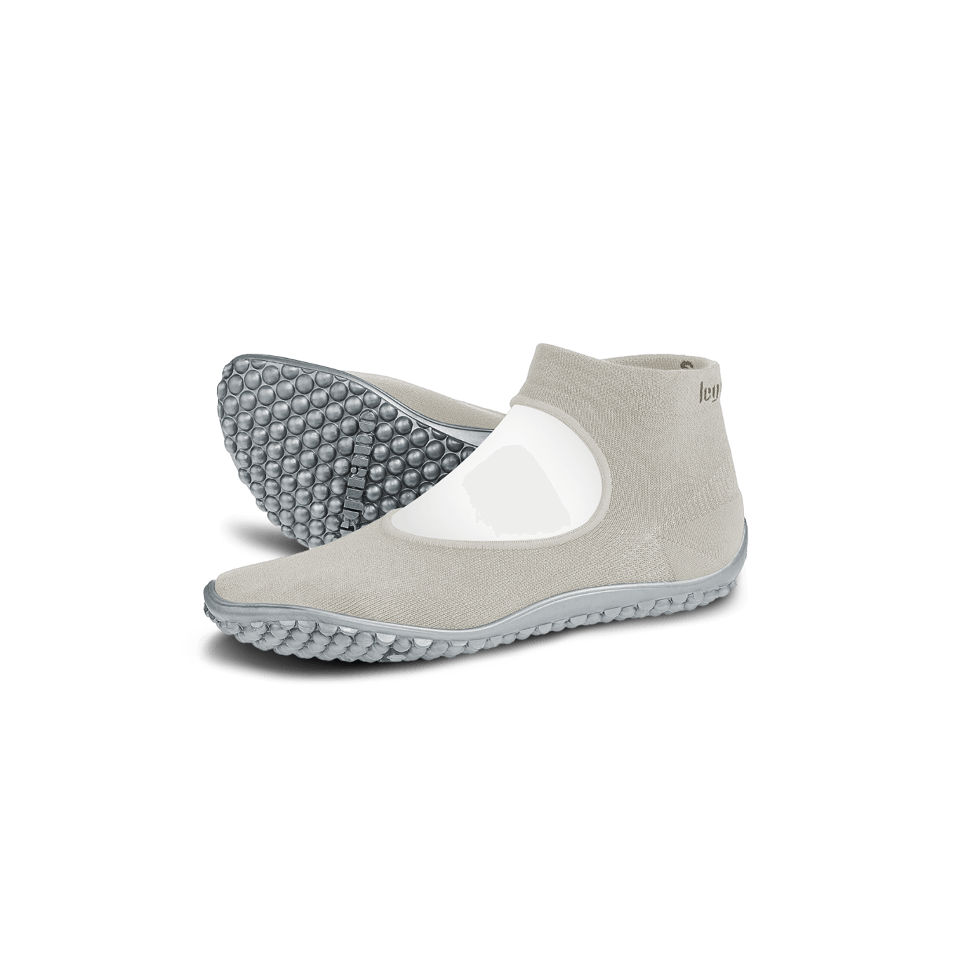 Barfußschuh mit geschlossener Zehenbox und geschlossenem Fersenbereich, elastischer Schaft ohne Verschluss, flexible profilierte Sohle, schräge Vorderansicht als Paar