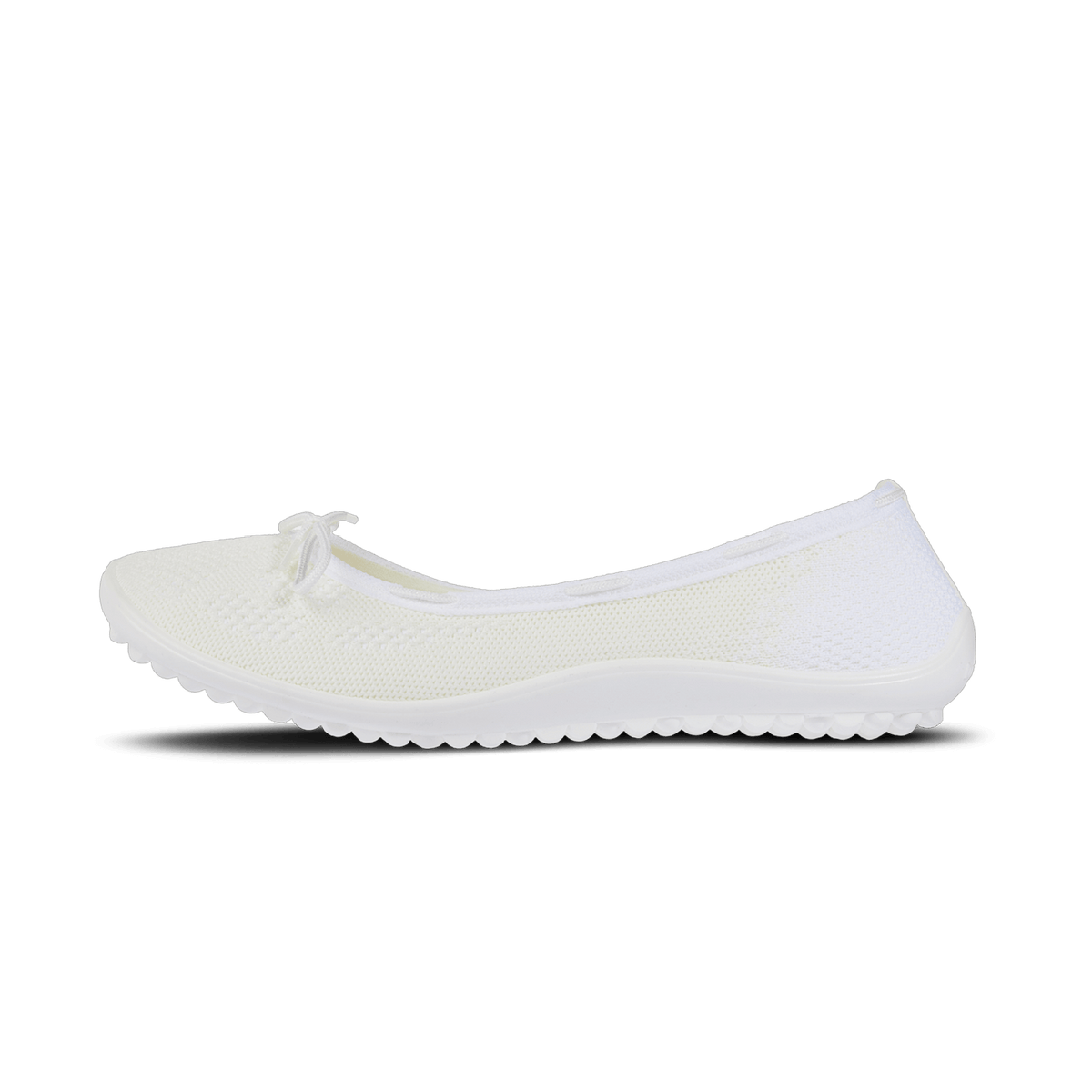 Barfußschuh mit geschlossener Zehenbox und geschlossenem Fersenbereich, elastischer Einstieg mit Schleife, flexible profilierte Sohle, Seitenansicht außen